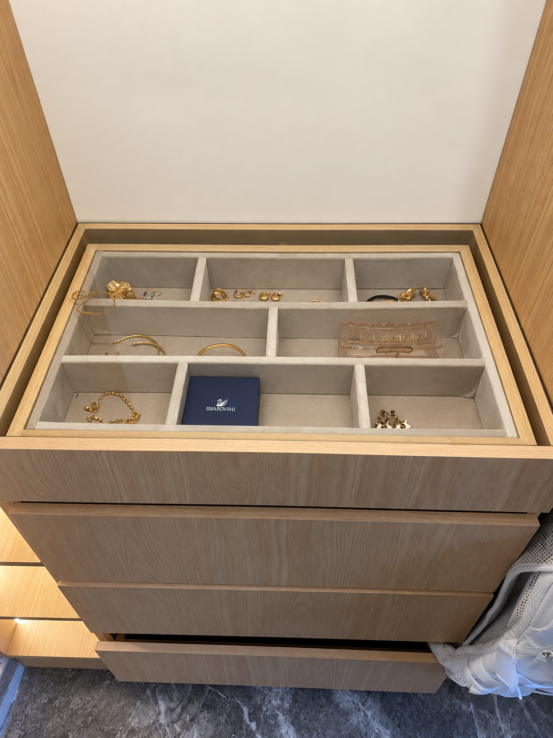 Detalle de cajón de vestidor